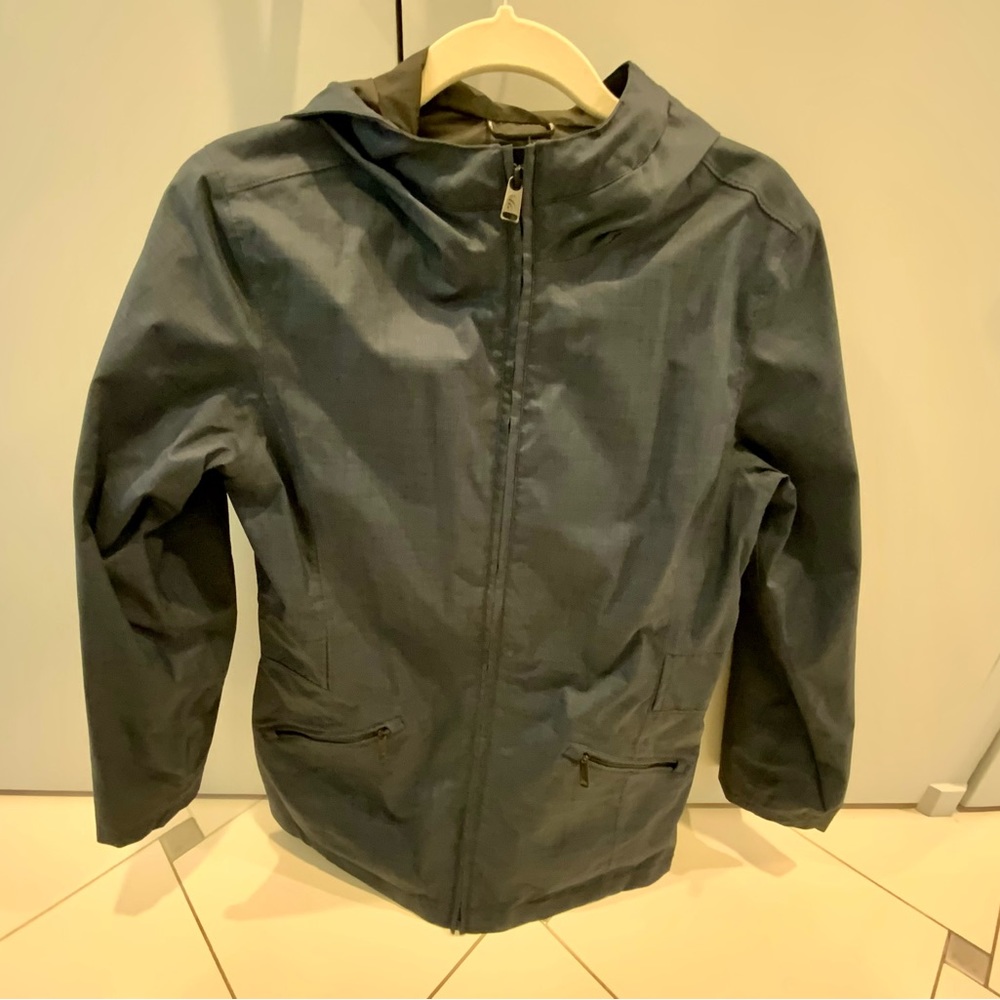 North Face Women’s hooded wind breaker. Size Small